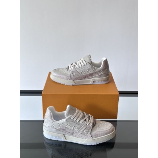 LOUIS VUITTON ルイヴィトン 2025SS 人気No.1 メンズ用 カジュアルシューズ LOUIS VUITTON ルイヴィトン 2025SS 人気No.1 メンズ用 カジュアルシューズ