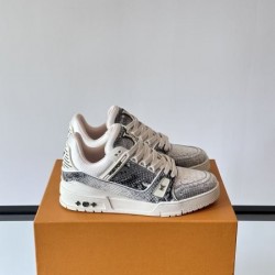 LOUIS VUITTON ルイヴィトン 2025SS 注目No.1 メンズ用 カジュアルシューズ