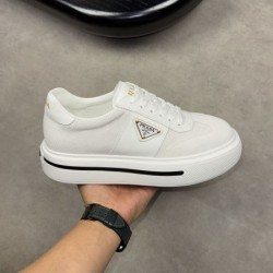 PRADA プラダ 2025SS 累積売上総額第１位 メンズ用 カジュアルシューズ