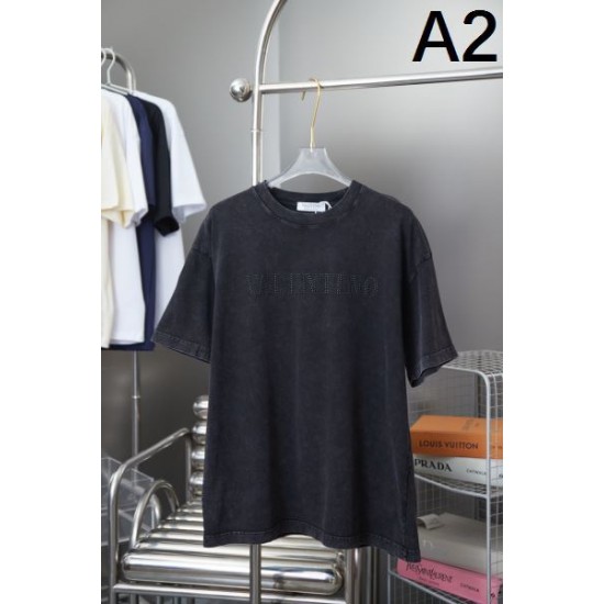 2025SS 半袖Tシャツ VALENTINO ヴァレンティノ 話題が沸騰中 2025SS 半袖Tシャツ VALENTINO ヴァレンティノ 話題が沸騰中