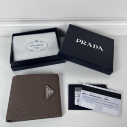 2025SS 大切な方へのギフト PRADA プラダ 二つ折り財布