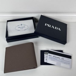 2025SS 大切な方へのギフト PRADA プラダ 二つ折り財布