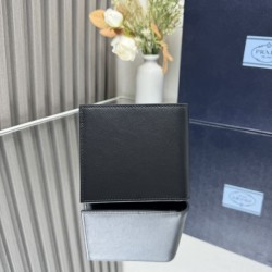 2025SS 人気セール100%新品 PRADA プラダ 二つ折り財布