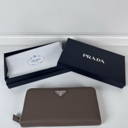2025SS すっきりしたシルエット PRADA プラダ 長財布