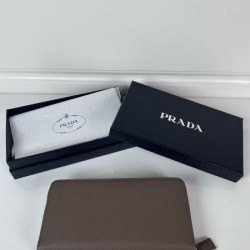 2025SS すっきりしたシルエット PRADA プラダ 長財布