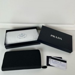 2025SS カジュアルさが強すぎる PRADA プラダ 長財布