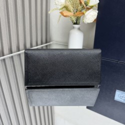 2025SS 最新の注目ファッション PRADA プラダ 長財布