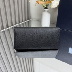 2025SS 最新の注目ファッション PRADA プラダ 長財布