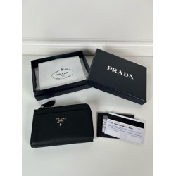 2025SS 今季はファション感漂う PRADA プラダ カードケース