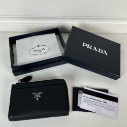 2025SS 今季はファション感漂う PRADA プラダ カードケース