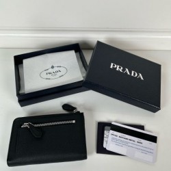 2025SS 今季はファション感漂う PRADA プラダ カードケース