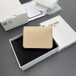 2025SS 雑誌も街も人気アイテム CELINE セリーヌ 二つ折り財布