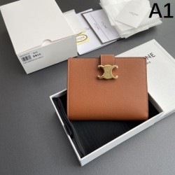 2025SS 引き続き人気のアイテム CELINE セリーヌ 二つ折り財布