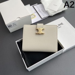 2025SS 引き続き人気のアイテム CELINE セリーヌ 二つ折り財布