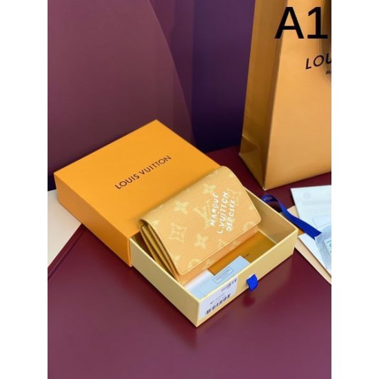 2025SS 高感度なセレブたち愛用 GUCCI グッチ 三つ折り財布 2025SS 高感度なセレブたち愛用 GUCCI グッチ 三つ折り財布