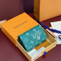 2025SS 高感度なセレブたち愛用 GUCCI グッチ 三つ折り財布