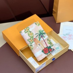 2025SS お洒落な存在感 LOUIS VUITTON ルイヴィトン カードケース