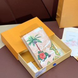 2025SS お洒落な存在感 LOUIS VUITTON ルイヴィトン カードケース
