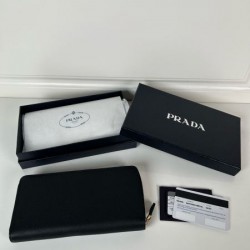 2025SS お洒落度が一段アップする PRADA プラダ 長財布