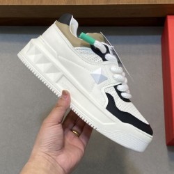 VALENTINO ヴァレンティノ 2025SS 今だけSALE メンズ用 カジュアルシューズ