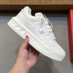 VALENTINO ヴァレンティノ 2025SS 爆発的人気 メンズ用 カジュアルシューズ
