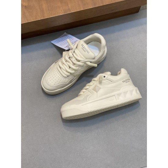 VALENTINO ヴァレンティノ 2025SS 爆発的人気 メンズ用 カジュアルシューズ VALENTINO ヴァレンティノ 2025SS 爆発的人気 メンズ用 カジュアルシューズ