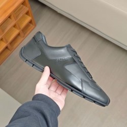 PRADA プラダ 2025SS 上級者すぎる着こなし メンズ用 スニーカー 
