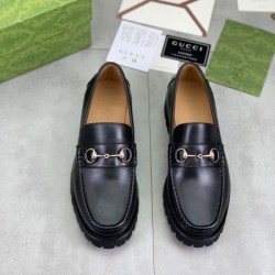 GUCCI グッチ 2025SS トレンドの最先端に メンズ用 ビジネスシューズ 