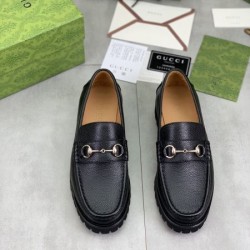 GUCCI グッチ 2025SS トレンドの最先端に メンズ用 ビジネスシューズ 