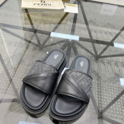 FENDI フェンデイ 2025SS トレンドコーデが楽しめ メンズ用 サンダル