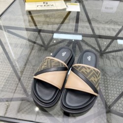 FENDI フェンデイ 2025SS トレンドコーデが楽しめ メンズ用 サンダル