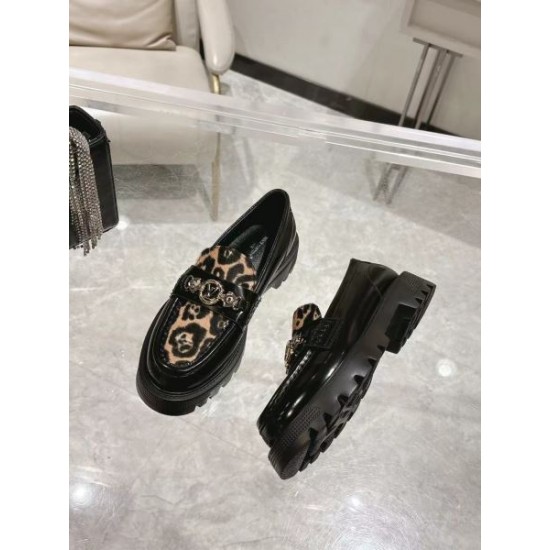 2025SS LOUIS VUITTON ルイヴィトン 定番人気 レディース用 カジュアルシューズ 2025SS LOUIS VUITTON ルイヴィトン 定番人気 レディース用 カジュアルシューズ