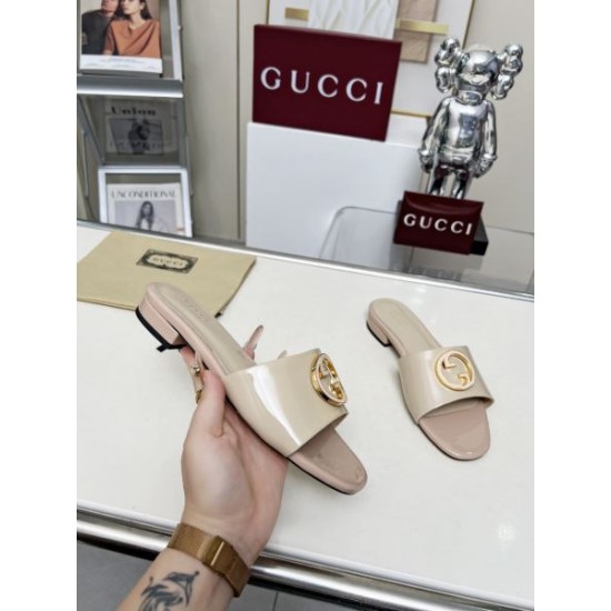 2025SS GUCCI グッチ 際立つ抜け感がある レディースサンダル