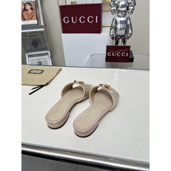 2025SS GUCCI グッチ 際立つ抜け感がある レディースサンダル