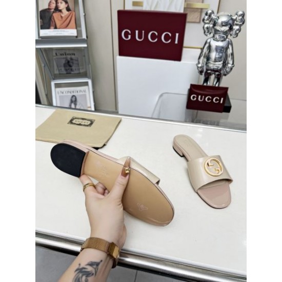 2025SS GUCCI グッチ 際立つ抜け感がある レディースサンダル