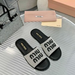 2025SS MIU MIU ミュウミュウ 支持が急上昇 レディースサンダル
