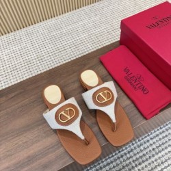 2025SS VALENTINO ヴァレンティノ 人気話題 レディースサンダル