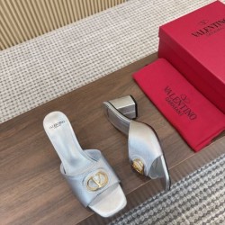 2025SS VALENTINO ヴァレンティノ 先行販売 レディースサンダル