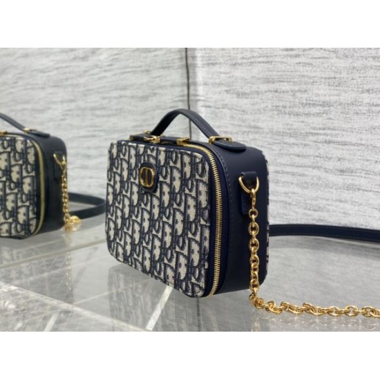 2025SS トートバッグ DIOR ディオール オシャレスタイルは今季も 2025SS トートバッグ DIOR ディオール オシャレスタイルは今季も