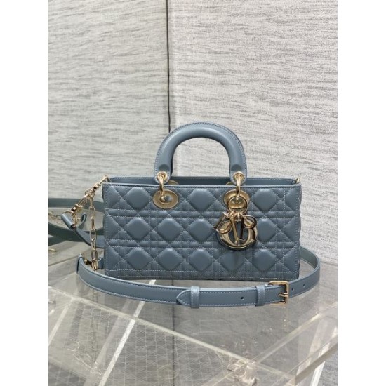 2025SS トートバッグ DIOR ディオール ストリートに溢れるウェア 2025SS トートバッグ DIOR ディオール ストリートに溢れるウェア