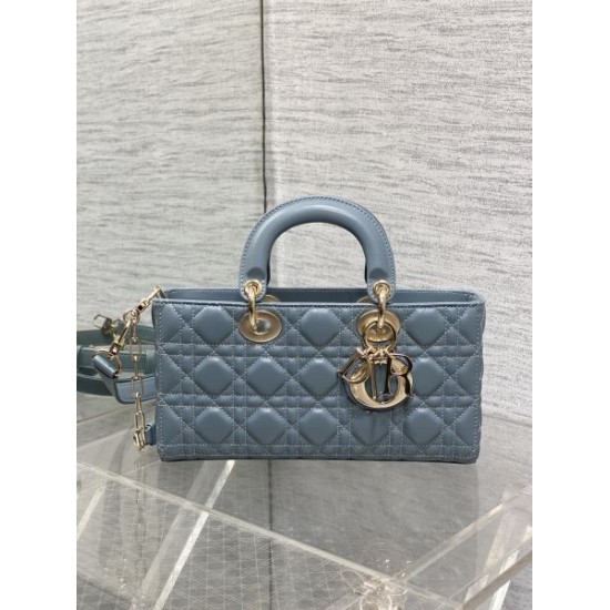 2025SS トートバッグ DIOR ディオール ストリートに溢れるウェア 2025SS トートバッグ DIOR ディオール ストリートに溢れるウェア