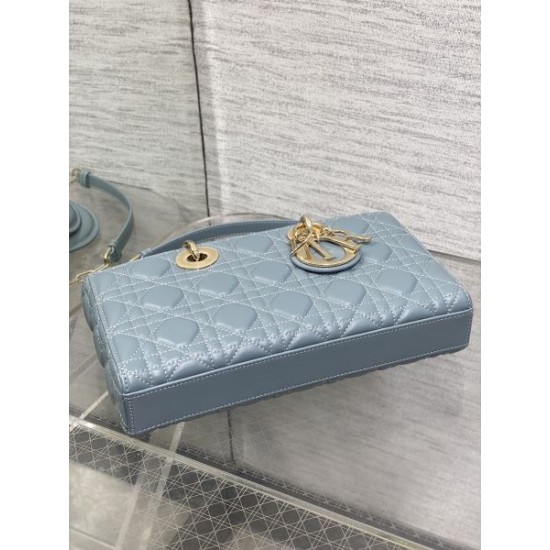 2025SS トートバッグ DIOR ディオール ストリートに溢れるウェア 2025SS トートバッグ DIOR ディオール ストリートに溢れるウェア