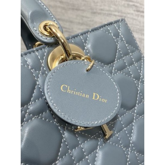 2025SS トートバッグ DIOR ディオール ストリートに溢れるウェア 2025SS トートバッグ DIOR ディオール ストリートに溢れるウェア
