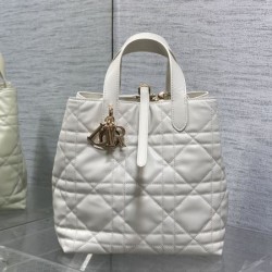 2025SS トートバッグ DIOR ディオール セレブや芸能人からも愛用