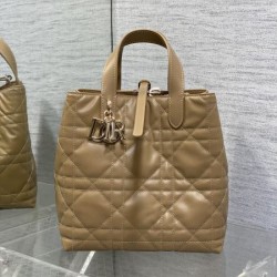 2025SS トートバッグ DIOR ディオール セレブや芸能人からも愛用
