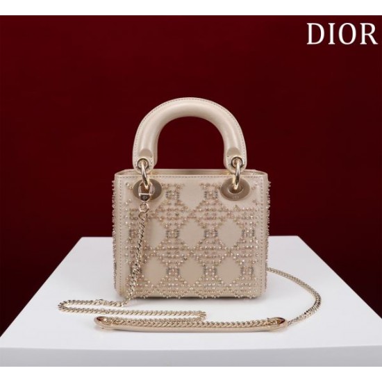 2025SS トートバッグ DIOR ディオール 大人っぽいスタイルが完成 2025SS トートバッグ DIOR ディオール 大人っぽいスタイルが完成