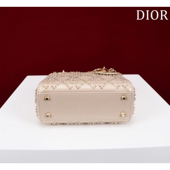 2025SS トートバッグ DIOR ディオール 大人っぽいスタイルが完成 2025SS トートバッグ DIOR ディオール 大人っぽいスタイルが完成