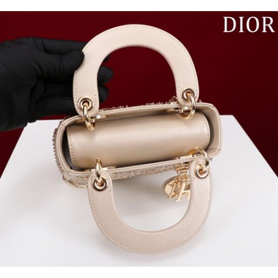 2025SS トートバッグ DIOR ディオール 大人っぽいスタイルが完成 2025SS トートバッグ DIOR ディオール 大人っぽいスタイルが完成