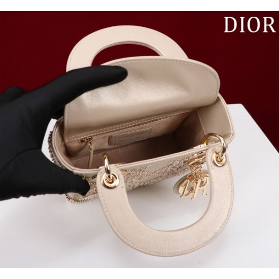 2025SS トートバッグ DIOR ディオール 大人っぽいスタイルが完成 2025SS トートバッグ DIOR ディオール 大人っぽいスタイルが完成