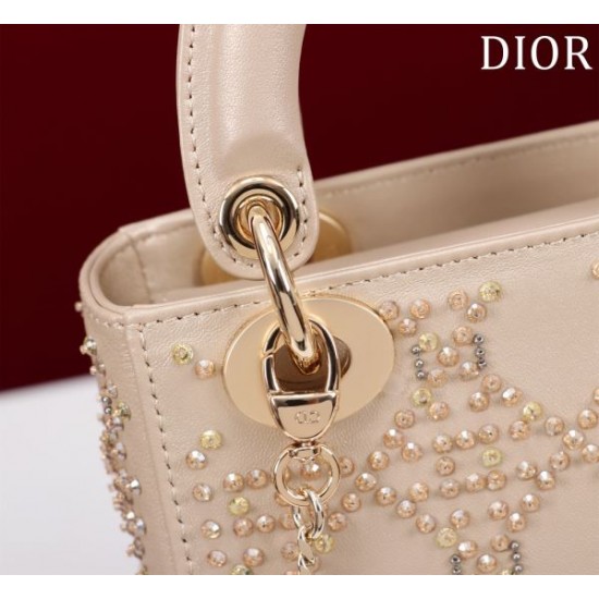 2025SS トートバッグ DIOR ディオール 大人っぽいスタイルが完成 2025SS トートバッグ DIOR ディオール 大人っぽいスタイルが完成